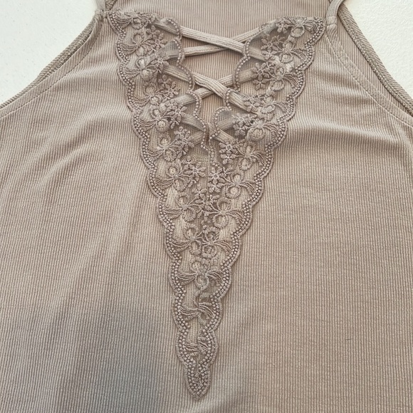 Easel Taupe Lace Accent V Neck Ribbed Tank Size Small NWT - Picture 6 of 9